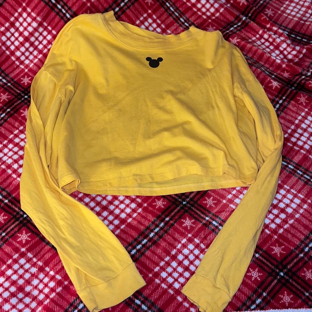 Worn a couple of times .long sleeve shirt .size large